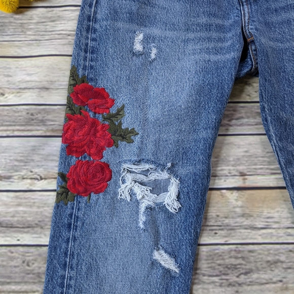 Levi's Rose Embroidered Distressed Tapered… - Picture 7 of 15